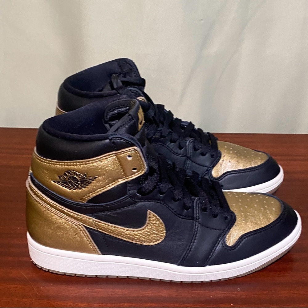Nike Air Jordan Retro High OG (DZ5485-071) Black Metallic Gold Mens 8.5 - Picture 1 of 7